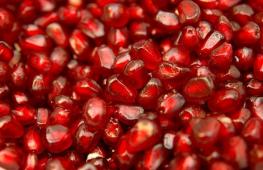 How to choose the right pomegranate, quickly peel and eat it: useful tips, video
