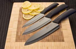 Mprehja e thikave të kuzhinës në shtëpi deri në prerjen e flokëve - metoda dhe pajisjet e nevojshme