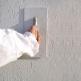 Si të mbuloni pjesën e jashtme të një shtëpie prej trungu ose betoni të gazuar