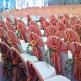 Прикраса стільців на весілля: як зробити декор своїми руками Композиціями з живих квітів та квітковими гірляндами
