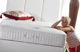 Které matrace jsou lepší – pružinové nebo bezpružinové?